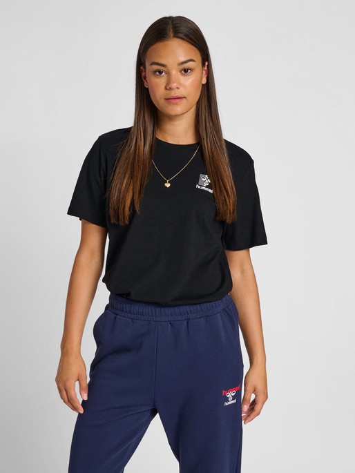 hmlIC MARTY T-SHIRT, BLACK, model