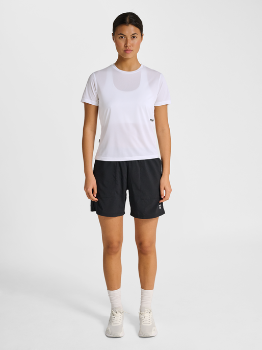 hmlPULSE WORKOUT W T-SHIRT S/S, WHITE hmlPULSE WORKOUT W T-SHIRT S/S, WHITE, model