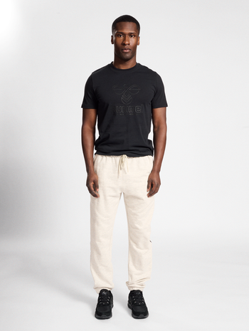 hmlICONS GRAPHIC T-SHIRT, BLACK, model