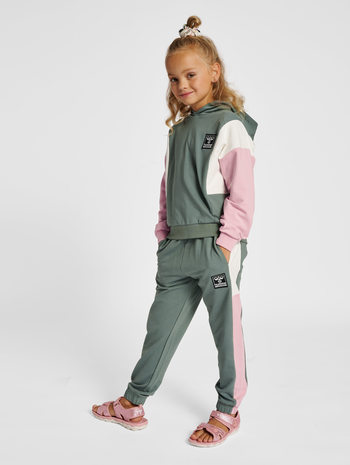 hmlPALOMI HOODIE, LAUREL WREATH, model