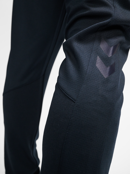 hmlACTIVE PL TRAINING PANTS, TOTAL ECLIPSE, model