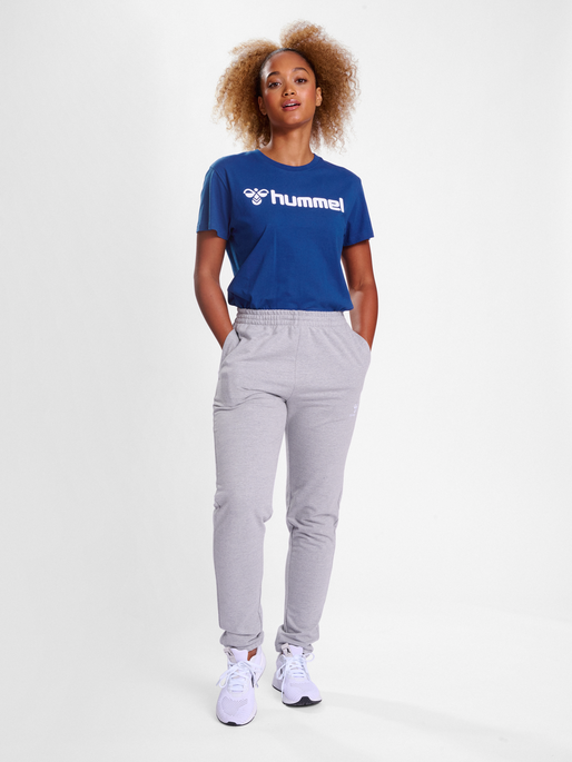 hmlGO 2.0 LOGO T-SHIRT S/S WOMAN, TRUE BLUE, model