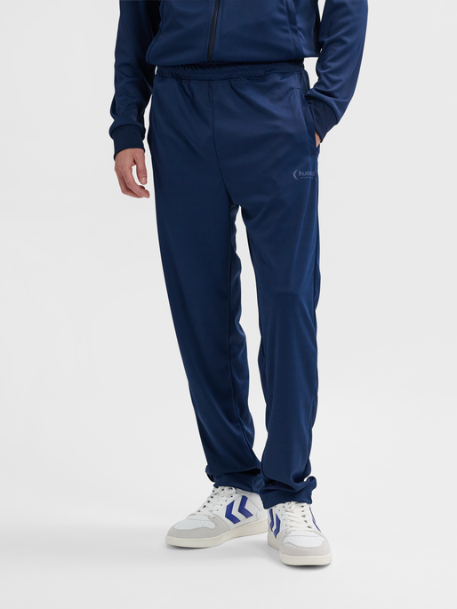 hmlFELIX  POLY TRACKSUIT SET, DRESS BLUES, model