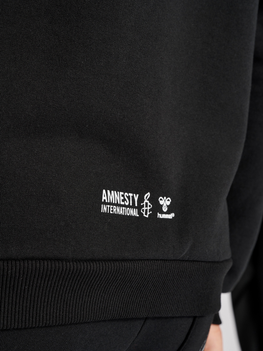 hmlAMNESTY SWEATSHIRT, BLACK, model