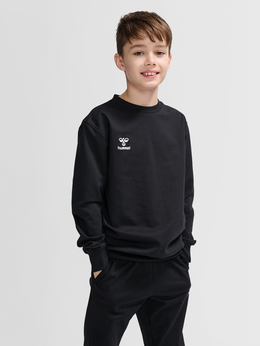 hmlGO 2.0 SWEATSHIRT KIDS, BLACK, model