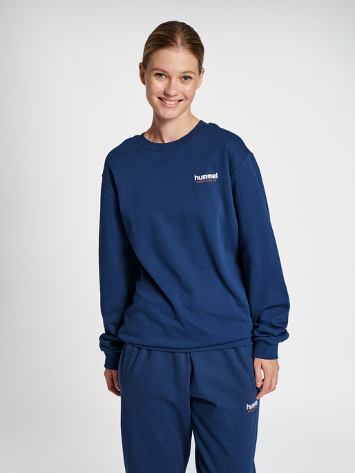 hmlLGC AUSTIN SWEATSHIRT, DRESS BLUES, model