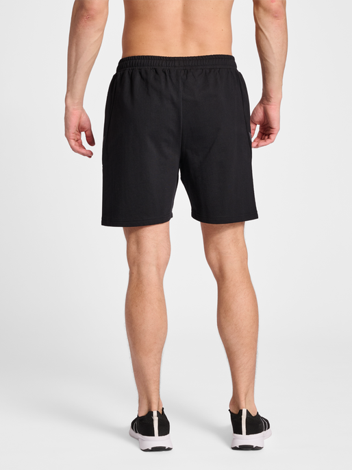 hmlOFFGRID COTTON SHORTS, JET BLACK, model