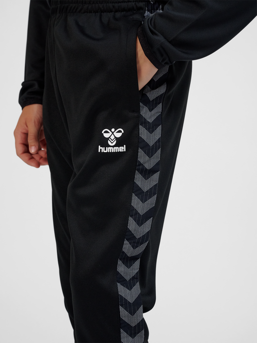 hmlAUTHENTIC TRAINING PANTS KIDS, BLACK, model