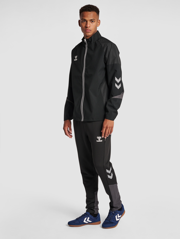 hmlLEAD FOOTBALL PANTS, BLACK, model