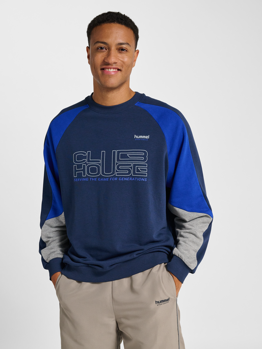 hmlOVERSIZED ICONIC CREW CH, DRESS BLUES, model