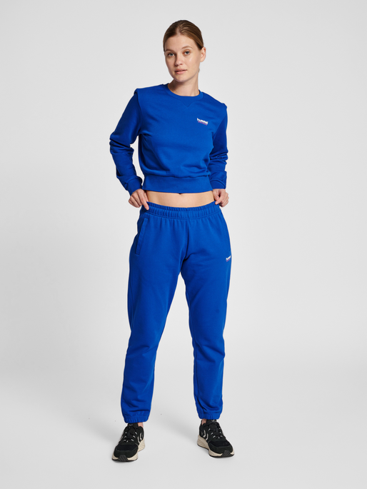 hmlLGC SHAI SHORT SWEATSHIRT, MAZARINE BLUE, model