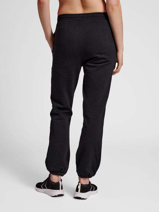 hmlGG12 SWEAT PANTS WOMAN, BLACK, model