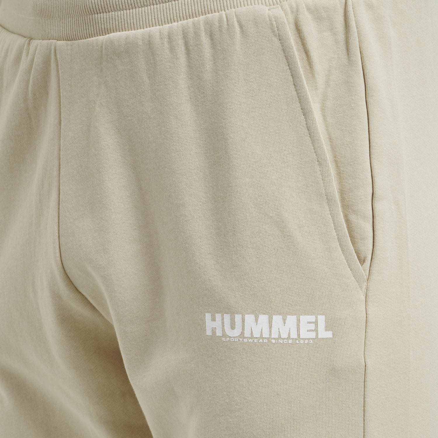 hmlLEGACY SHORTS, PUMICE STONE, packshot