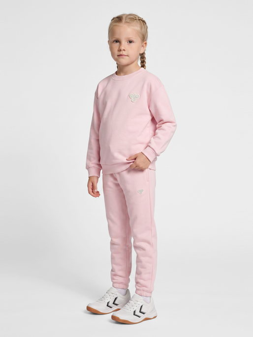 hmlJR LOOSE SWEATPANTS BEE, PALE LILAC, model