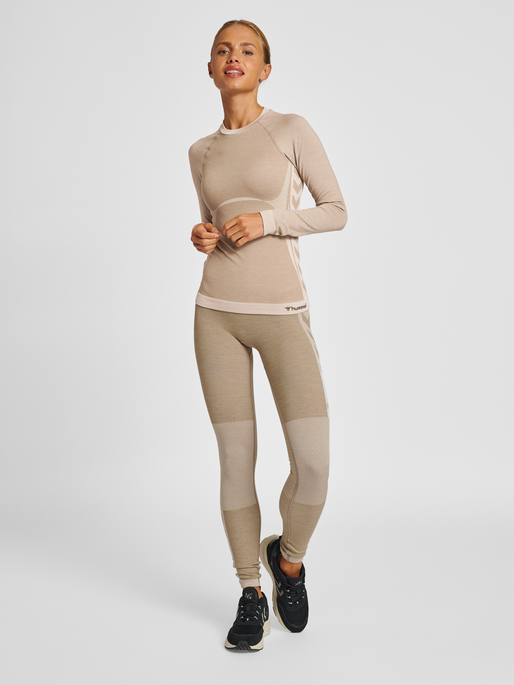 hmlCLEA SEAMLESS TIGHT T-SHIRT L/S, CHATEAU GRAY, model