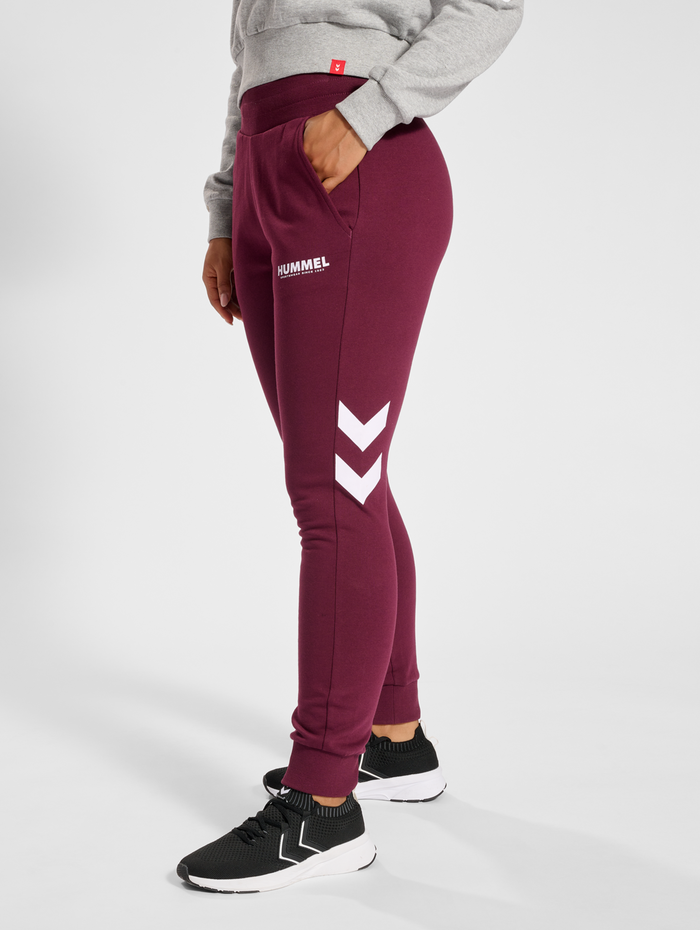 hmlLEGACY WOMAN TAPERED PANTS, GRAPE WINE, model