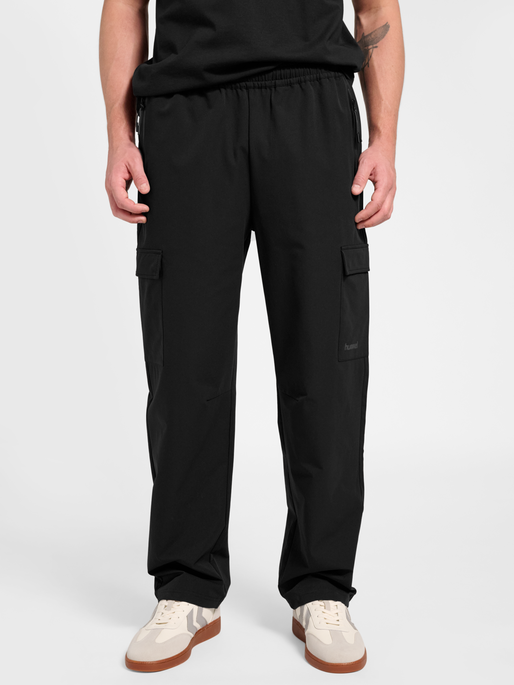 hmlTECH PANTS, BLACK, model
