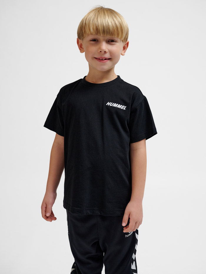 hmlCASPER T-SHIRT S/S, BLACK, model
