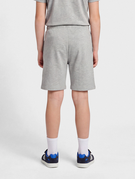 hmlRED BASIC SWEAT SHORTS KIDS, GREY MELANGE, model