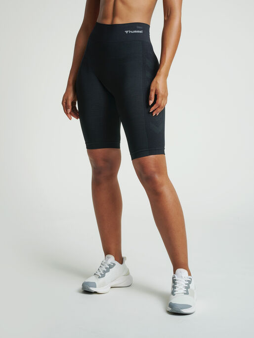 hmlCLEA SEAMLESS CYCLING SHORTS, BLACK MELANGE, model