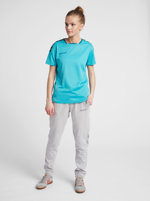 hmlAUTHENTIC POLY JERSEY WOMAN S/S, BLUEBIRD, model