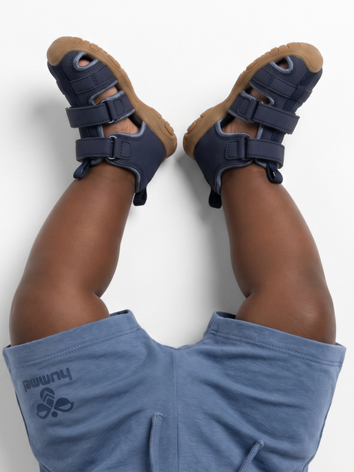 SANDAL VELCRO INFANT, DRESS BLUES, model