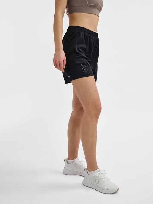 hmlACTIVE PL SHORTS WOMAN, BLACK, model