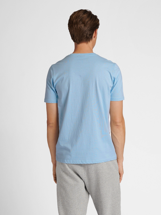 hmlIC MARTY T-SHIRT, CELESTIAL BLUE, model