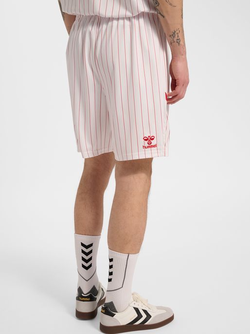 DBU 26 AWAY SHORTS, WHITE, model