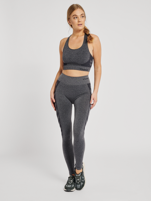 hmlCOCO SEAMLESS SPORTS TOP, ASPHALT, model