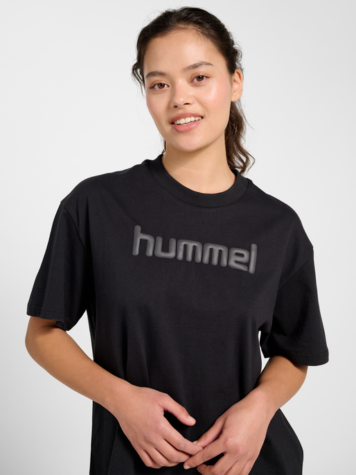 hmlKEEPER GRAPHIC W T-SHIRT S/S, BLACK/EBONY, model