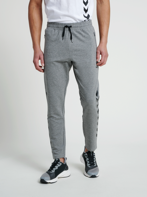 hmlRAY 2.0 TAPERED PANTS, DARK GREY MELANGE, model