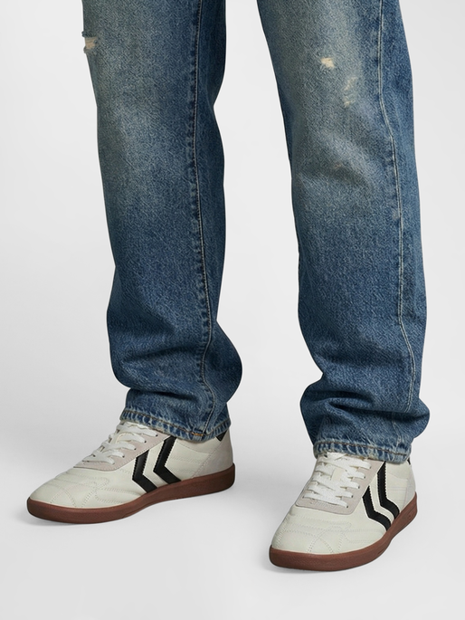 SUPER MATCH, WHITE/BLACK, model
