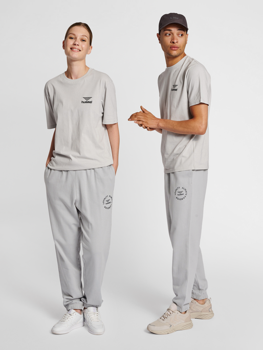 hmlLGC LOYALTY SWEATPANTS, HARBOR MIST, model