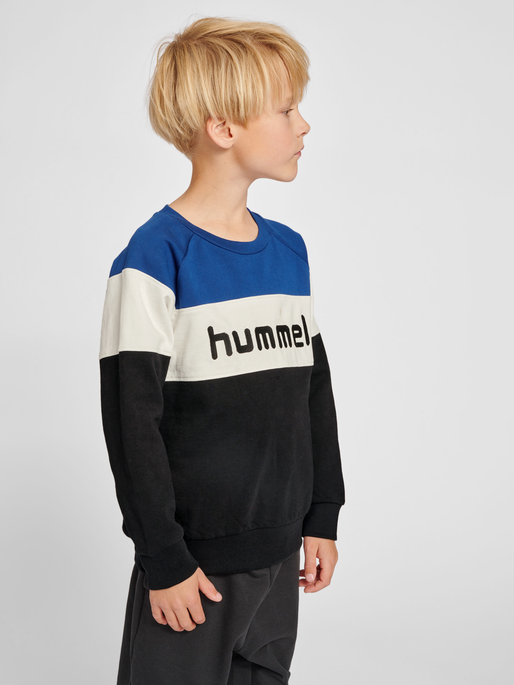 hmlCLAES SWEATSHIRT, SODALITE BLUE, model