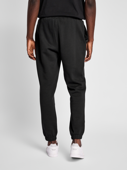 hmlLP10 LOOSE SWEATPANTS, BLACK, model