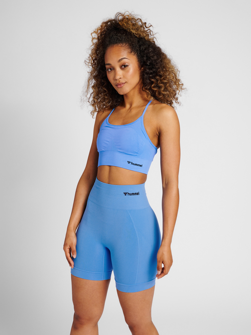 hmlTIFFY SEAMLESS SPORTS TOP, MARINA, model