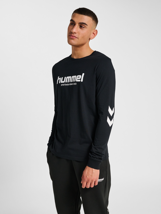 hmlLEGACY 2.0 T-SHIRT L/S, BLACK, model