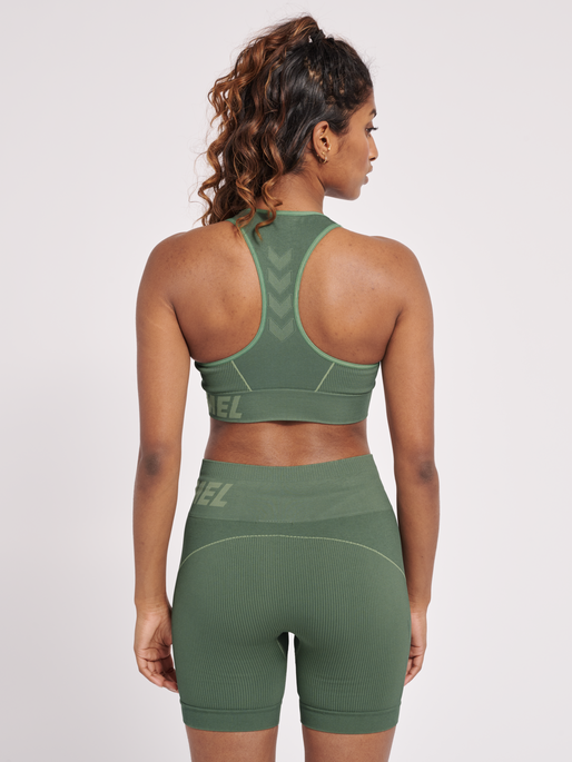 hmlTE CHRISTEL SEAMLESS SPORTS TOP, LILY PAD, model