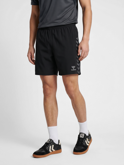 hmlAUTHENTIC WOVEN SHORTS, BLACK, model