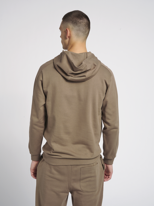 hmlDENNIS HOODIE, 8058, model