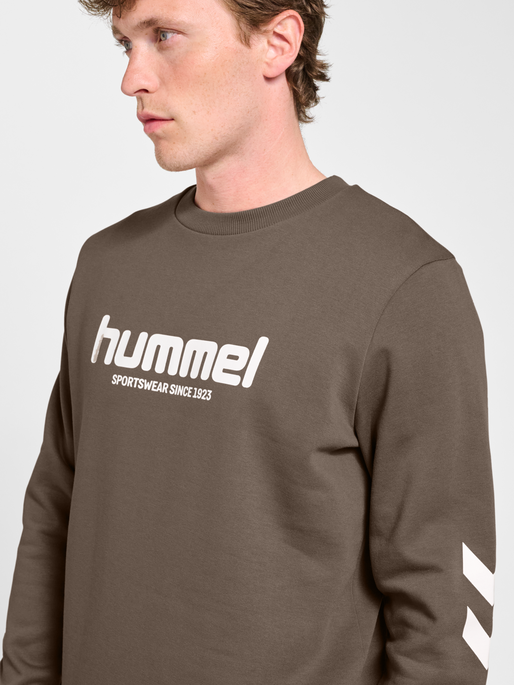 hmlLEGACY 2.0 SWEATSHIRT, DARK NIGHT, model