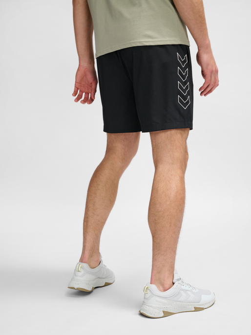 hmlTE BASE WOVEN SHORTS, BLACK, model