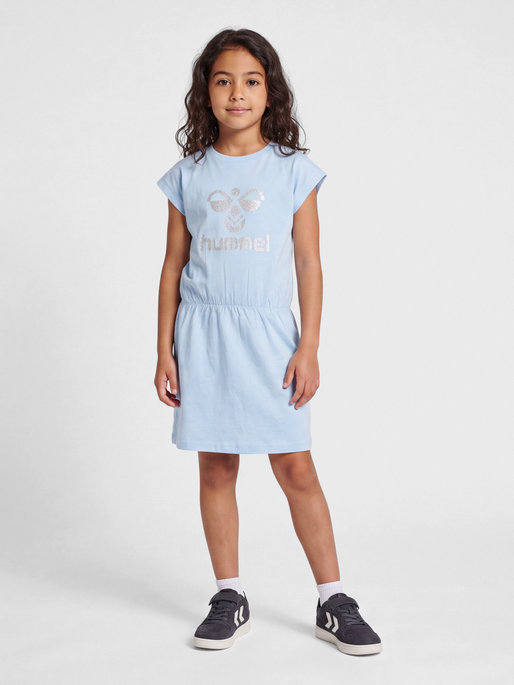 hmlTWILIGHT DRESS S/S, CERULEAN, model