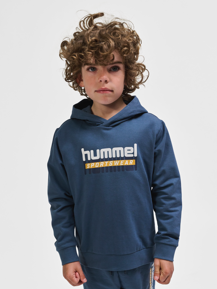 hmlTUKAS HOODIE, BERING SEA, model
