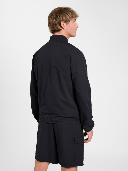 hmlTECH JACKET, BLACK, model