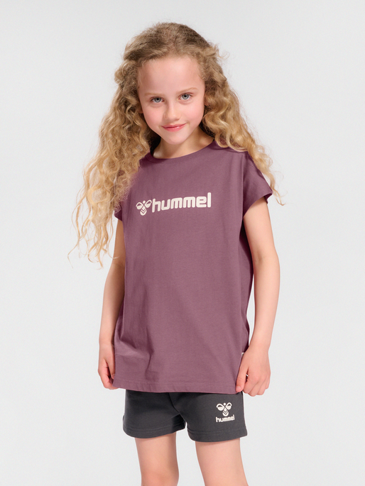 hmlNOVA SHORTS SET, ROSE BROWN, model