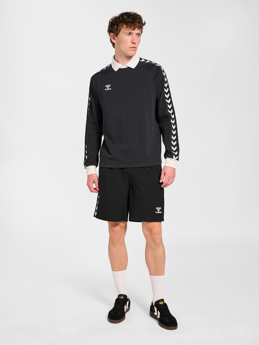 hmlROOT SHORTS, BLACK, model