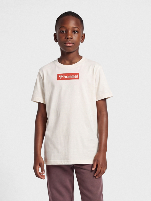 hmlFLOW T-SHIRT S/S, MARSHMALLOW, model