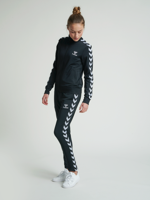 hmlNELLY 2.0 TAPERED PANTS, BLACK, model